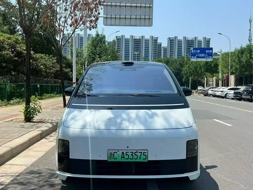 Li Auto MEGA — фото 9