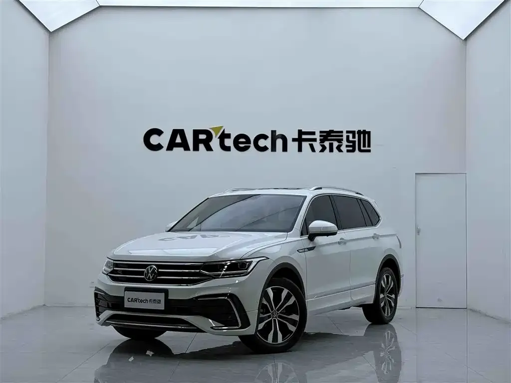 Volkswagen Tiguan L — фото 1