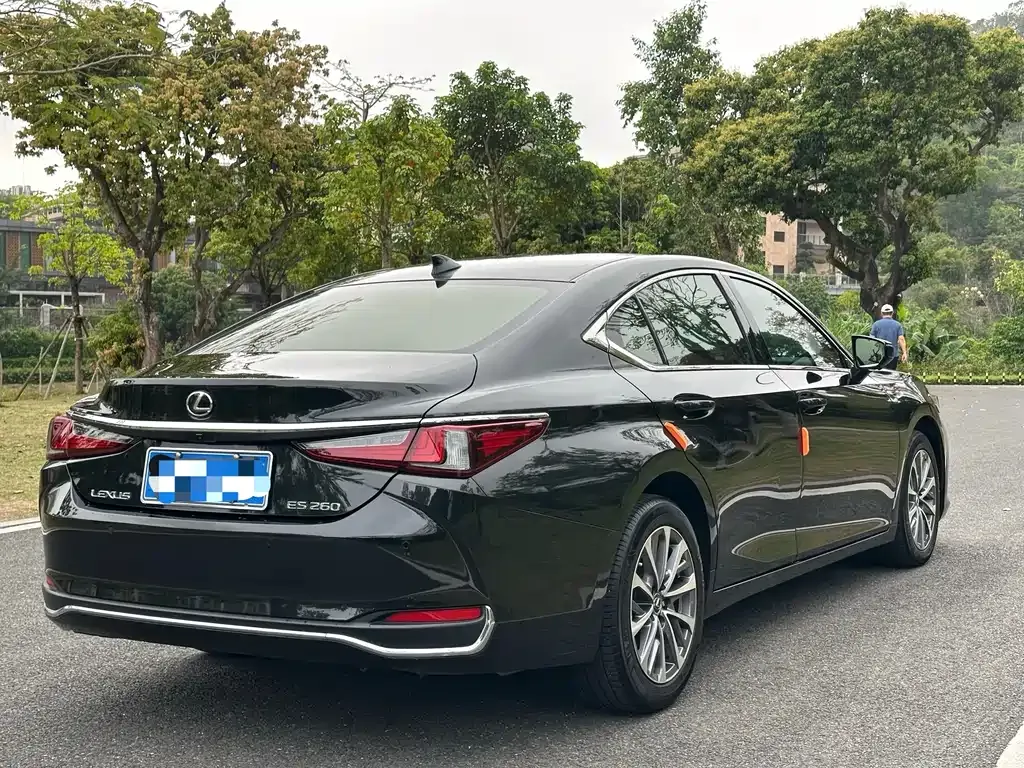 Lexus ES — фото 7