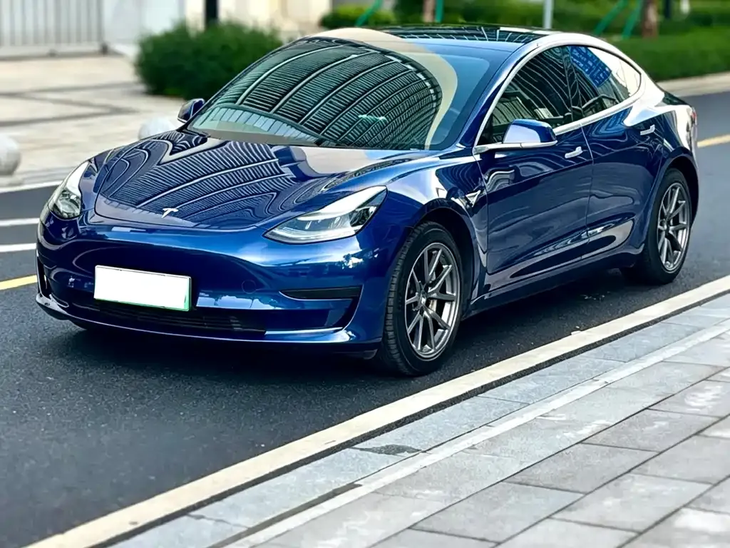 Tesla Model 3 — фото 1