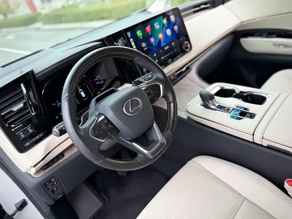 Lexus LM — фото 8