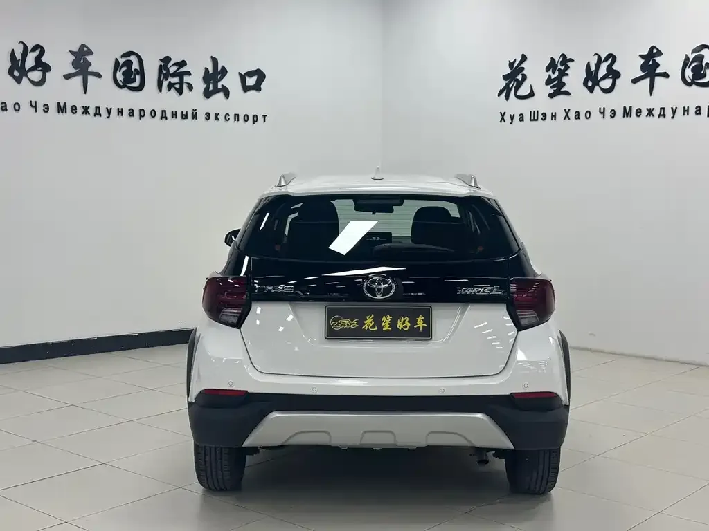 Toyota Yaris L — фото 2