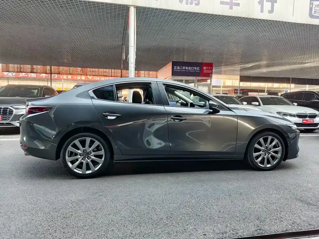 Mazda 3 Axela — фото 10