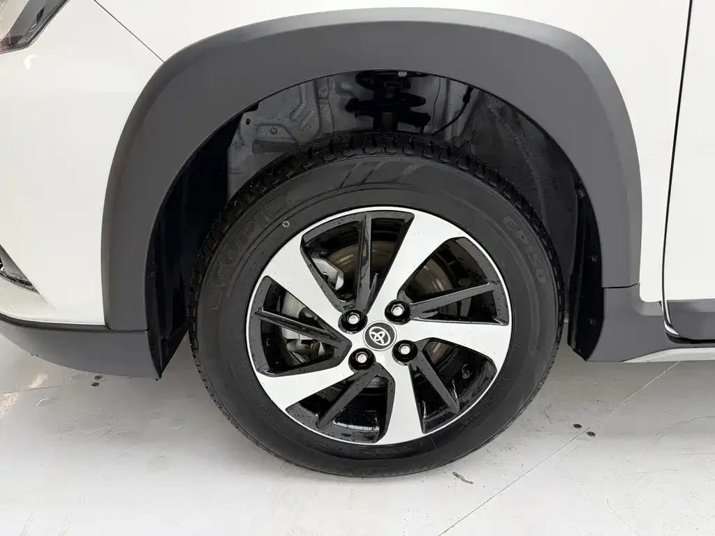 Toyota Yaris L — фото 4