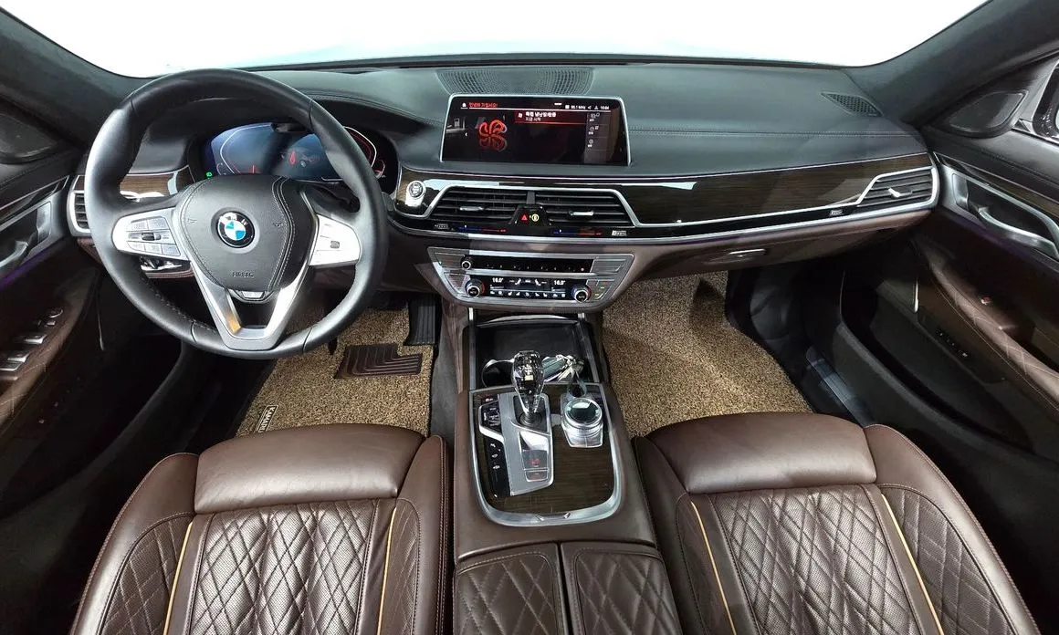 BMW 7-Series — фото 10