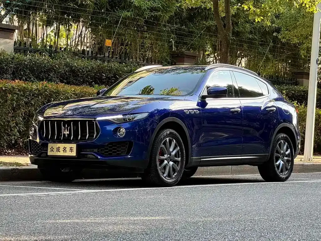 Maserati Levante — фото 1