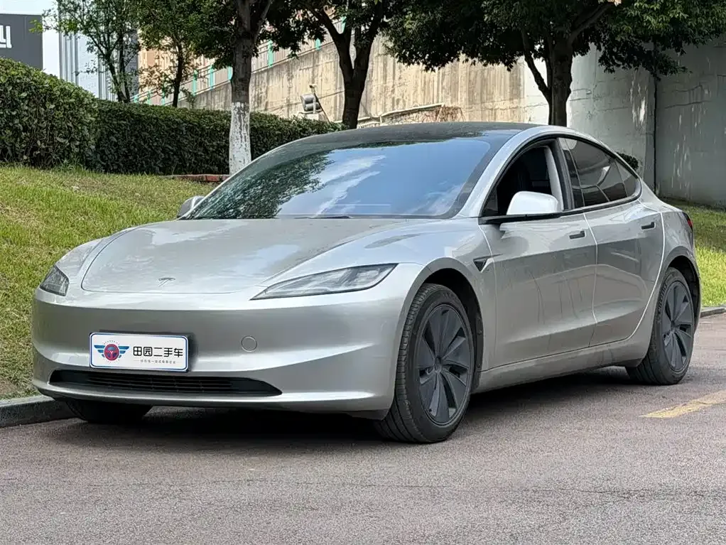Tesla Model 3 — фото 1