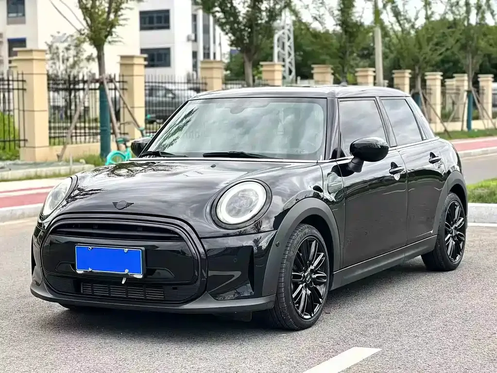MINI Cooper (3-door) — фото 1