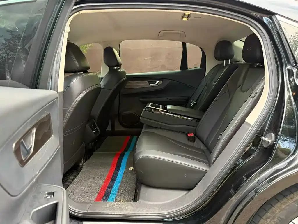 Hongqi E-QM5 — фото 4