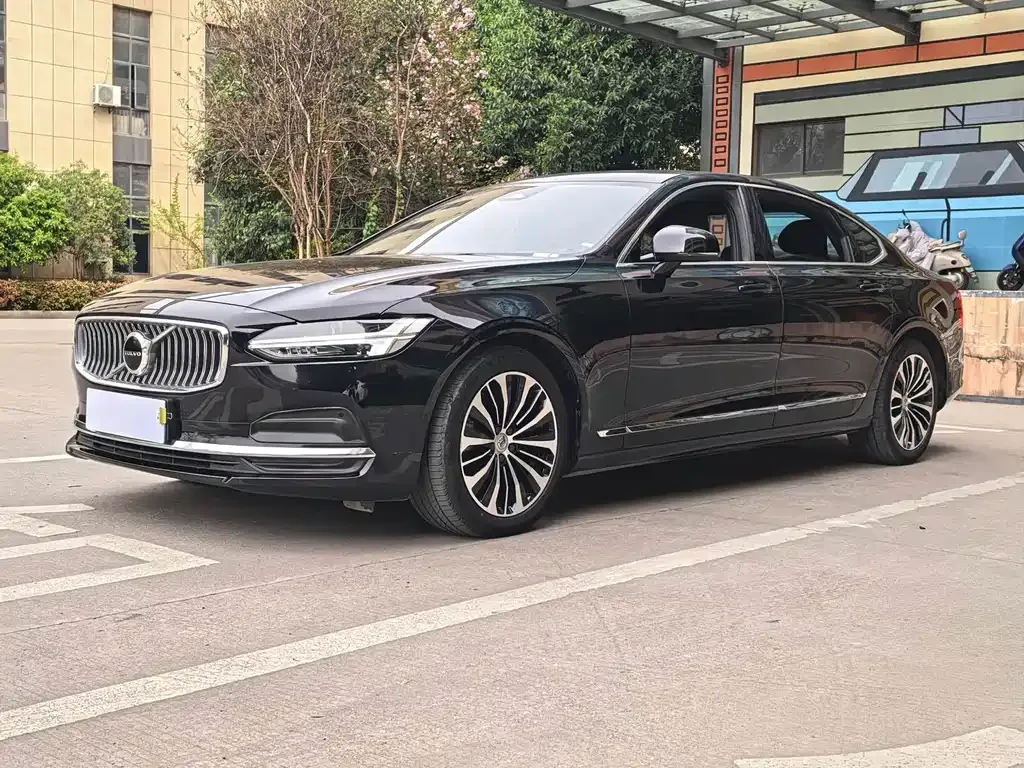 Volvo S90 — фото 1