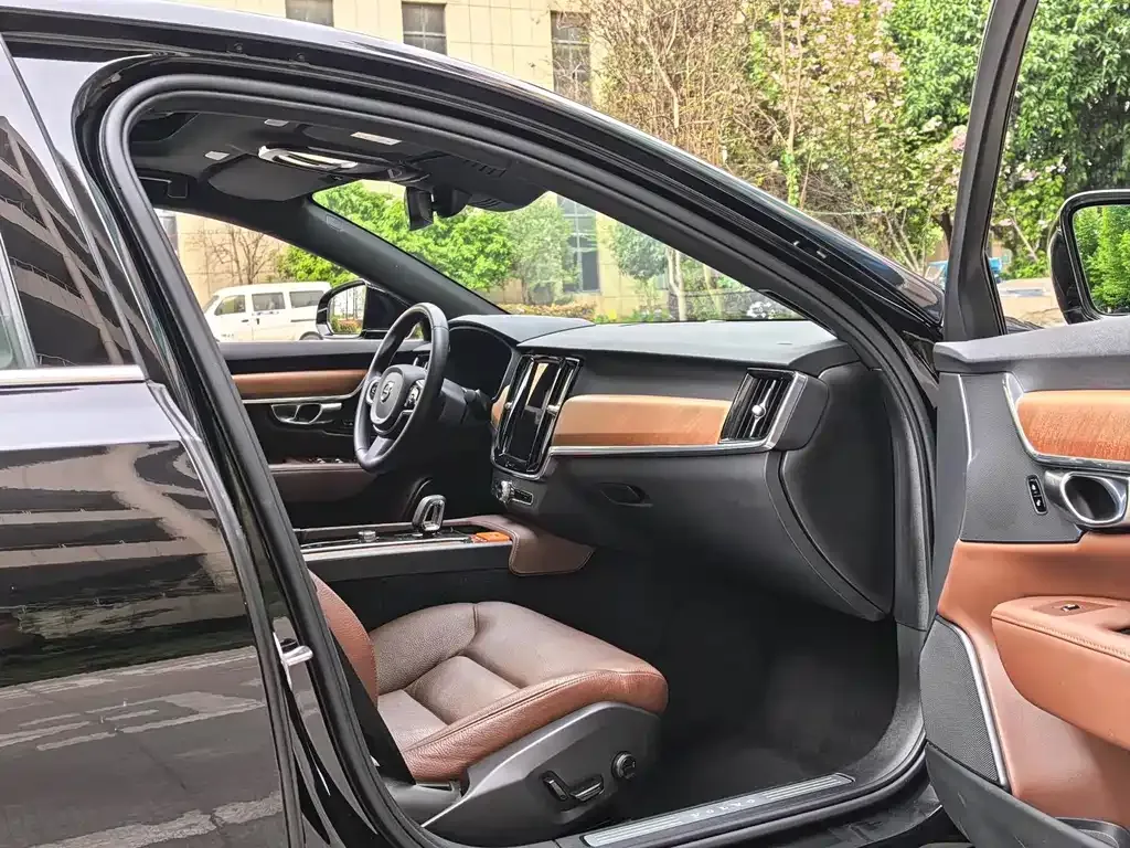 Volvo S90 — фото 9