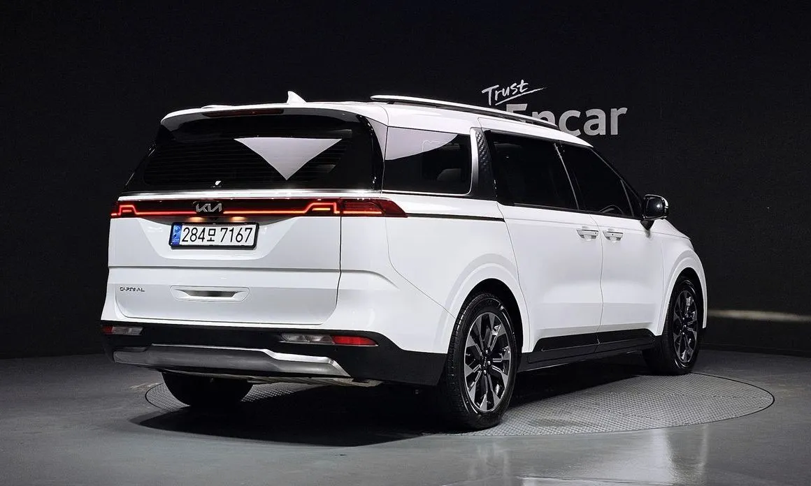 Kia Carnival — фото 10