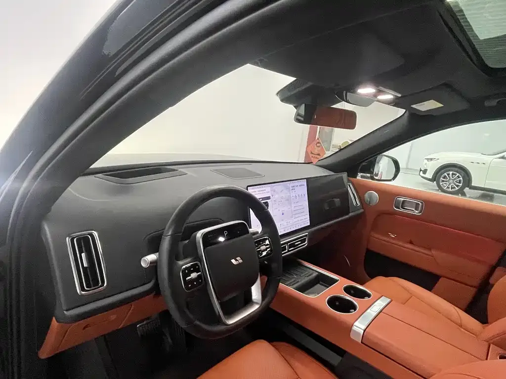 Li Auto L9 — фото 5