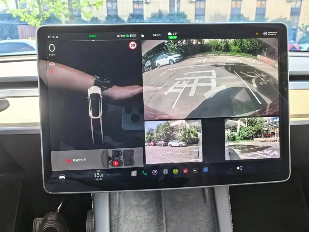 Tesla Model Y — фото 10