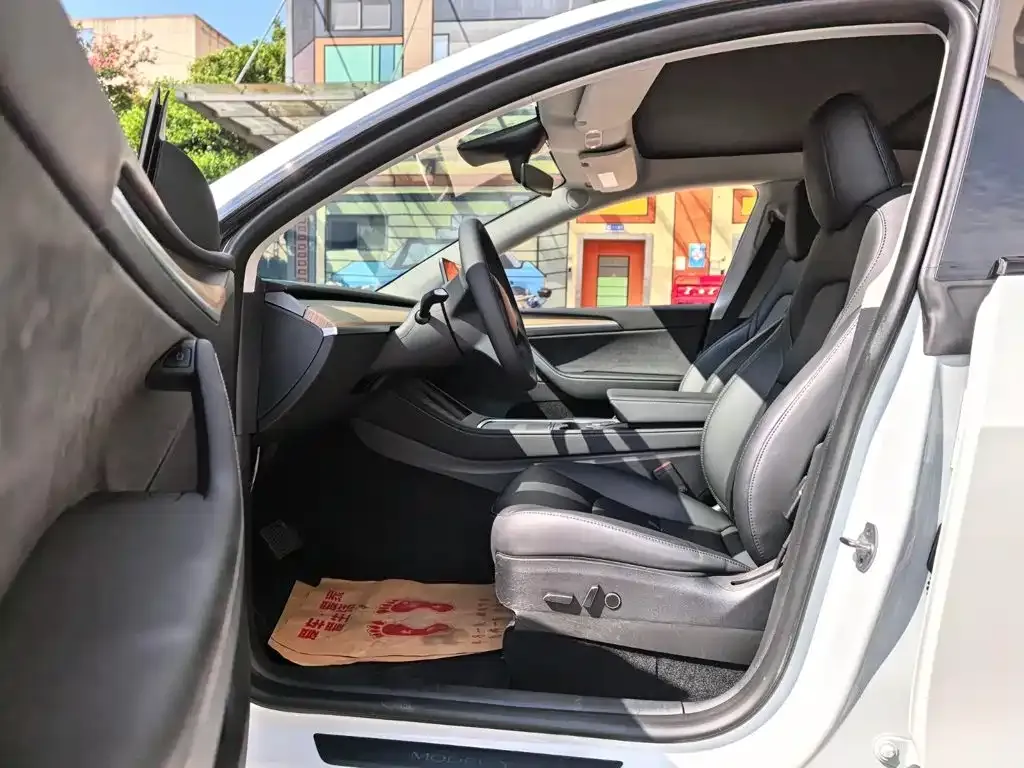 Tesla Model Y — фото 9