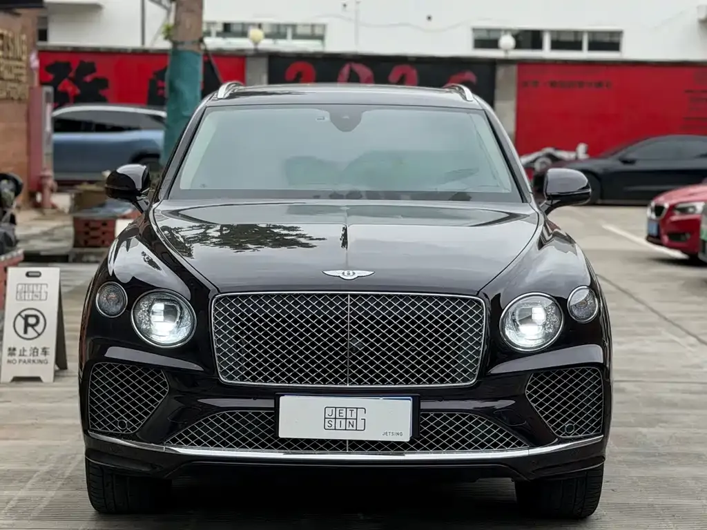 Bentley Bentayga — фото 1