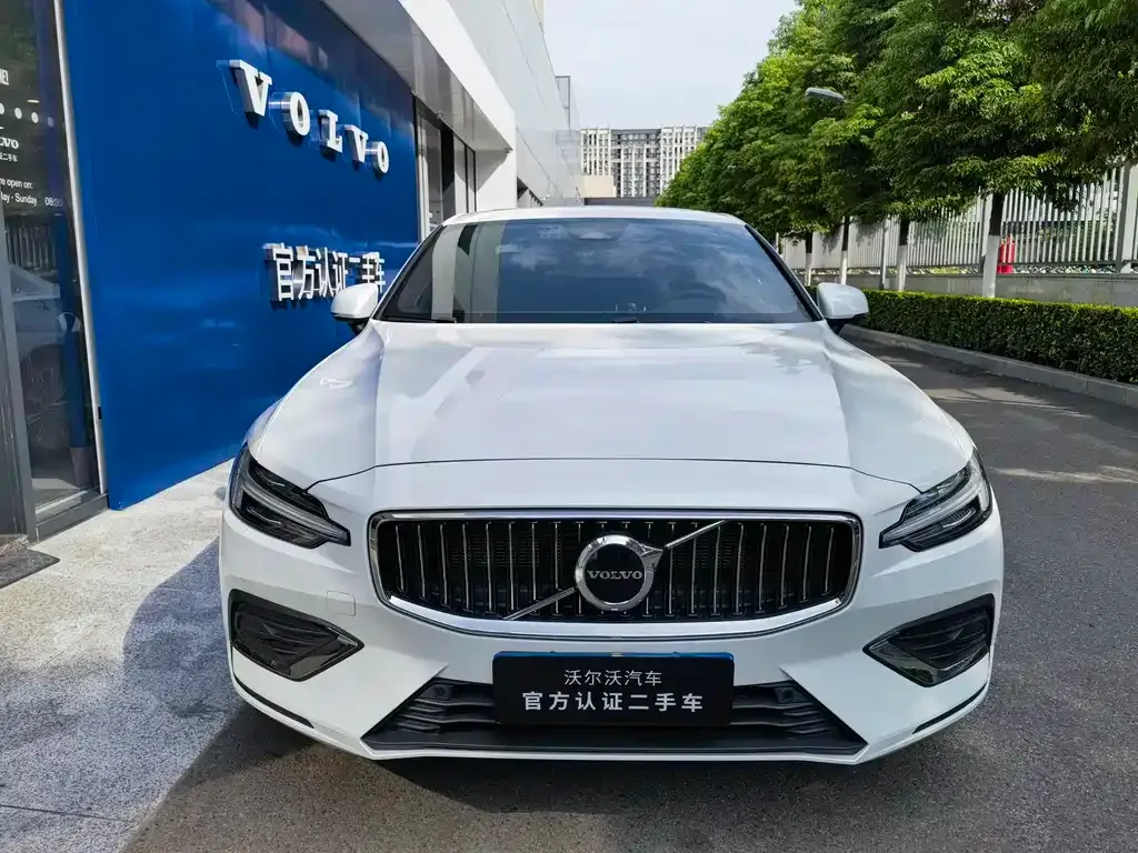 Volvo S60 — фото 4