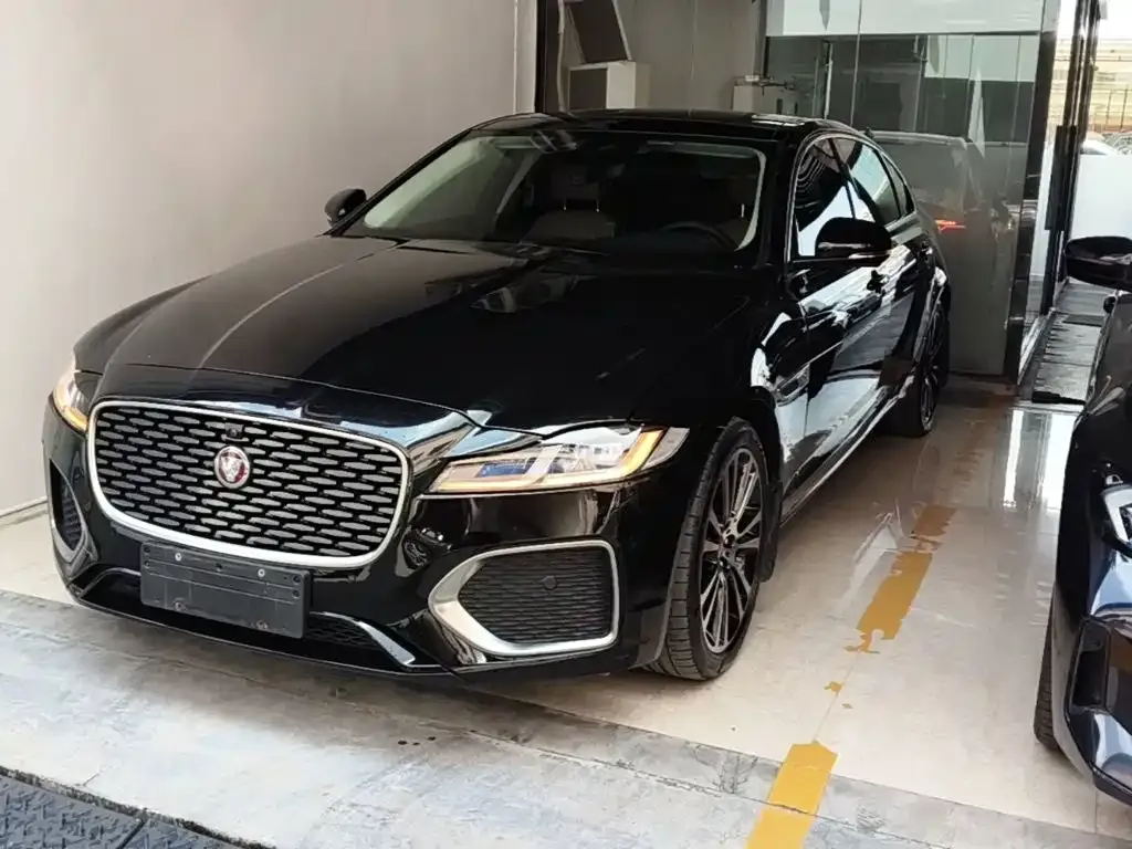 Jaguar XFL — фото 1