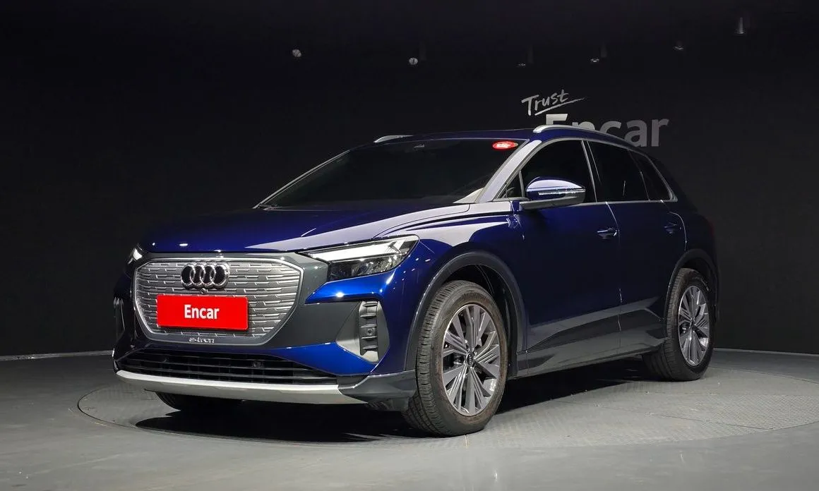 Audi Q4 e-tron — фото 1