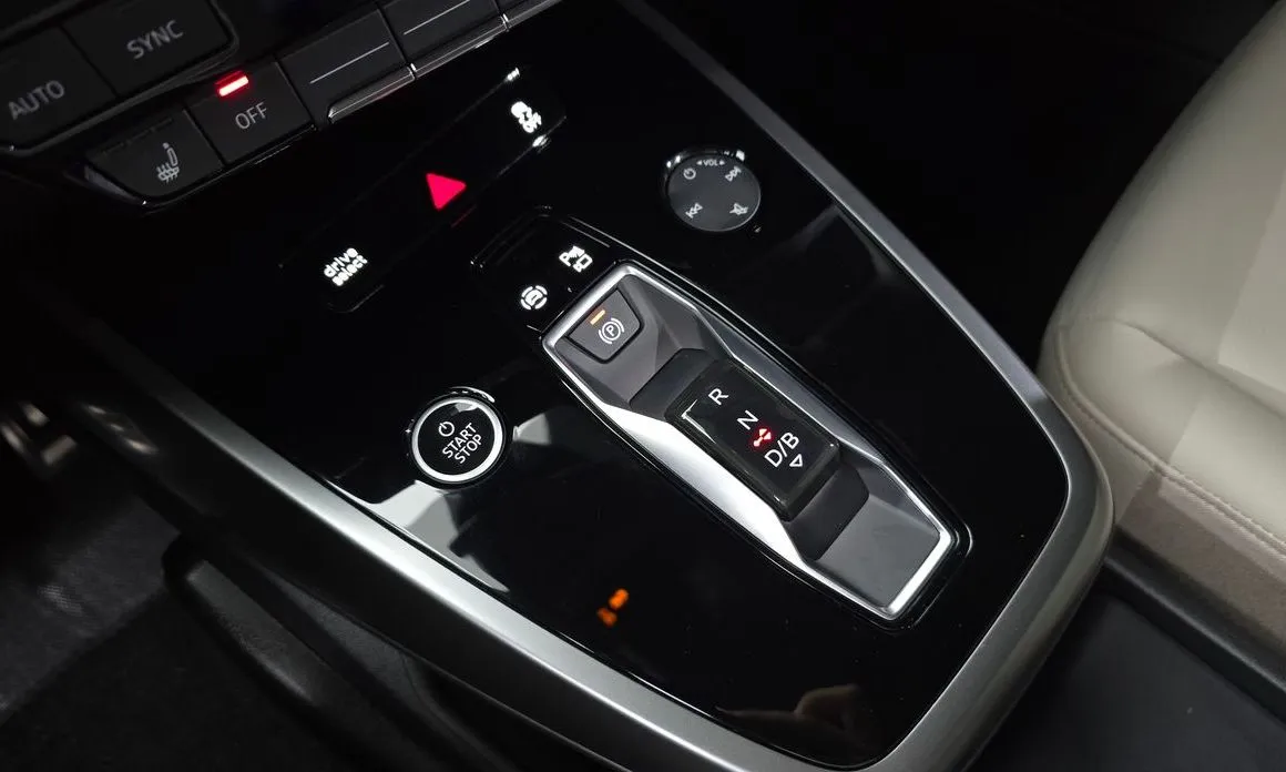 Audi Q4 e-tron — фото 2