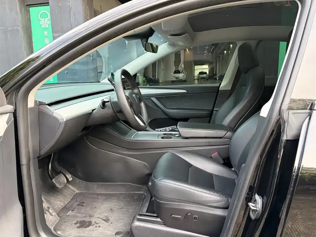 Tesla Model Y — фото 4