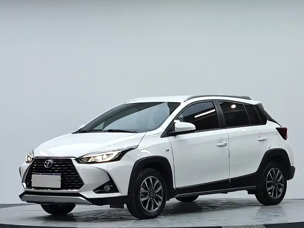 Toyota Yaris L — фото 1