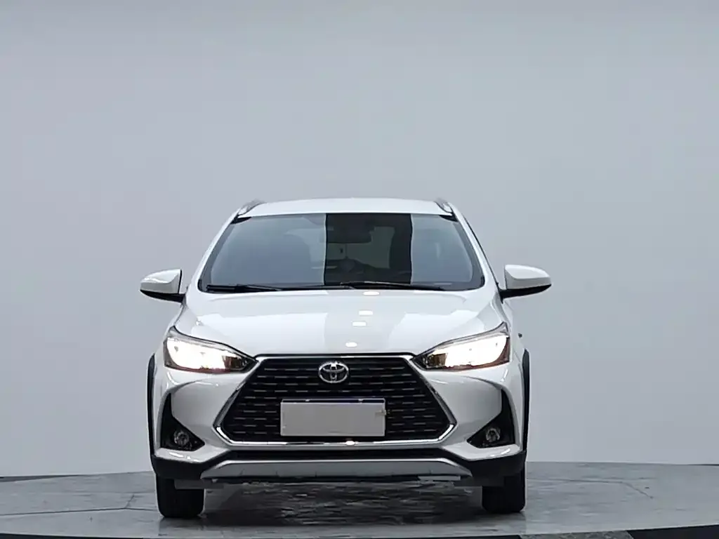 Toyota Yaris L — фото 10