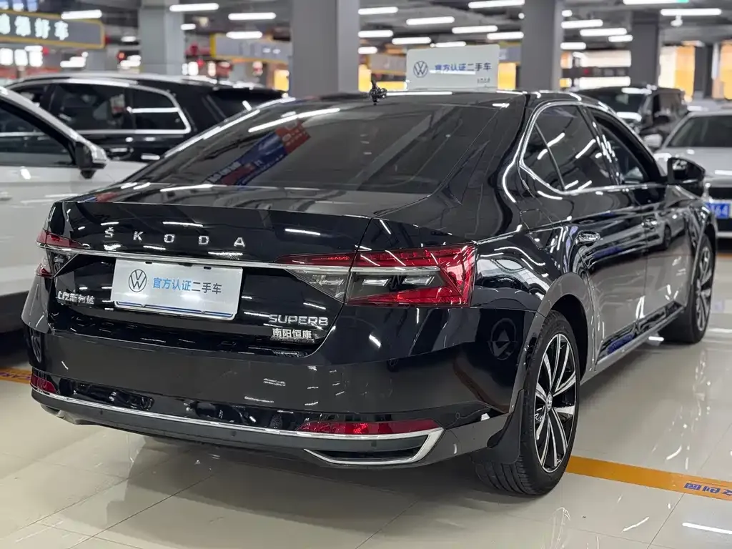 Skoda Superb — фото 8