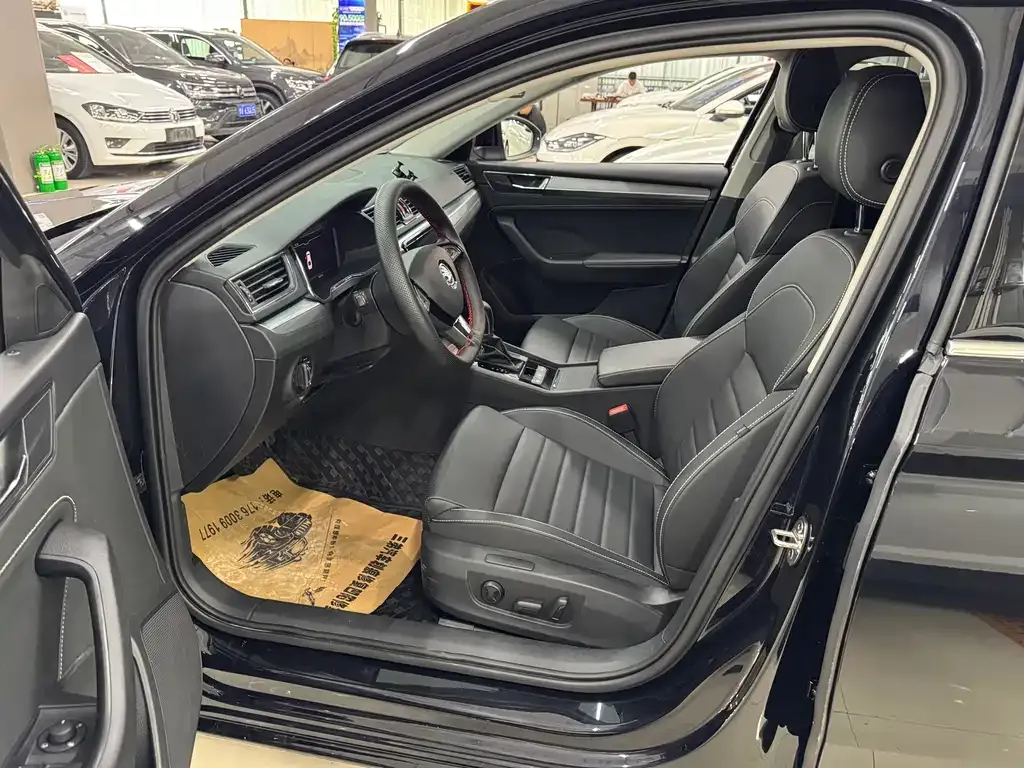 Skoda Superb — фото 7