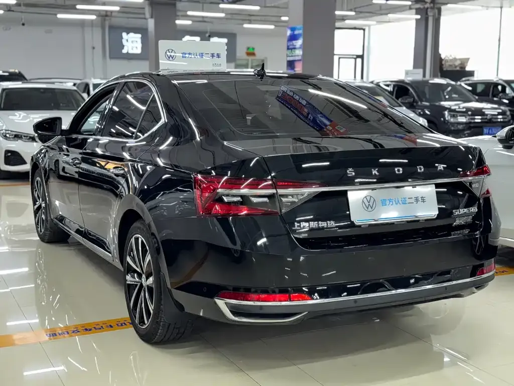 Skoda Superb — фото 9