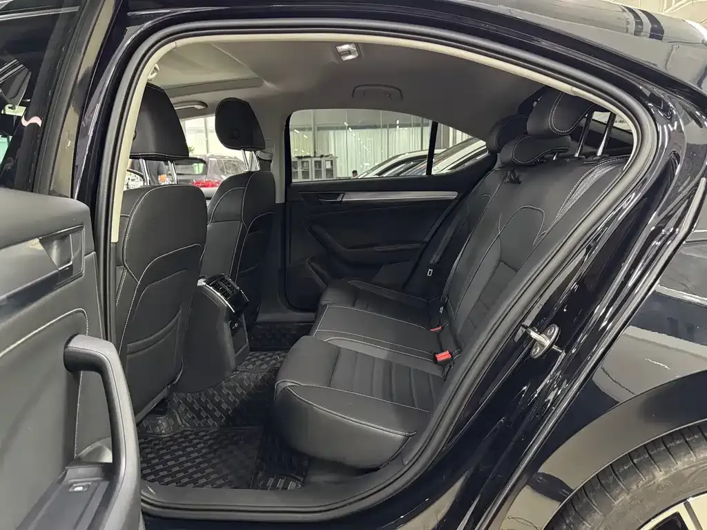 Skoda Superb — фото 10