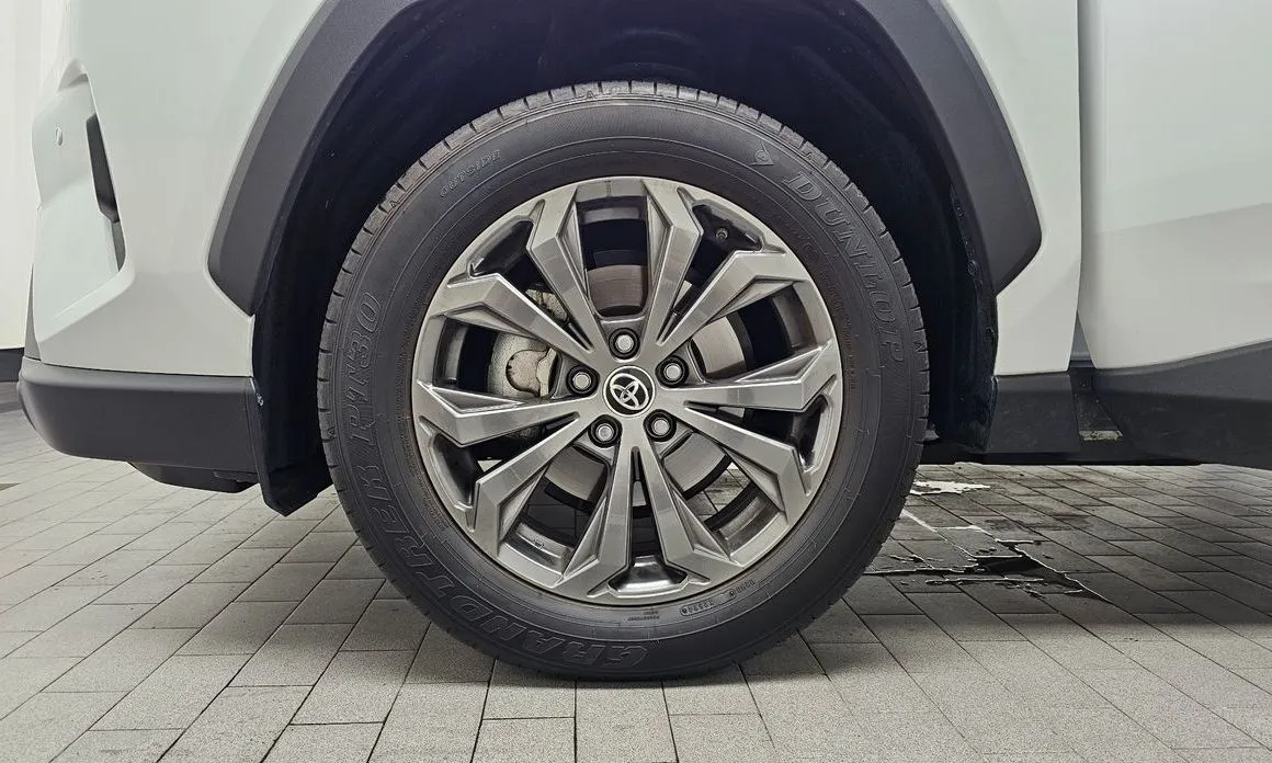 Toyota RAV4 — фото 7
