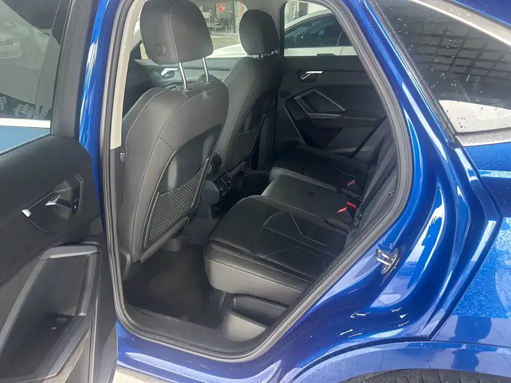 Audi Q3 Sportback — фото 10