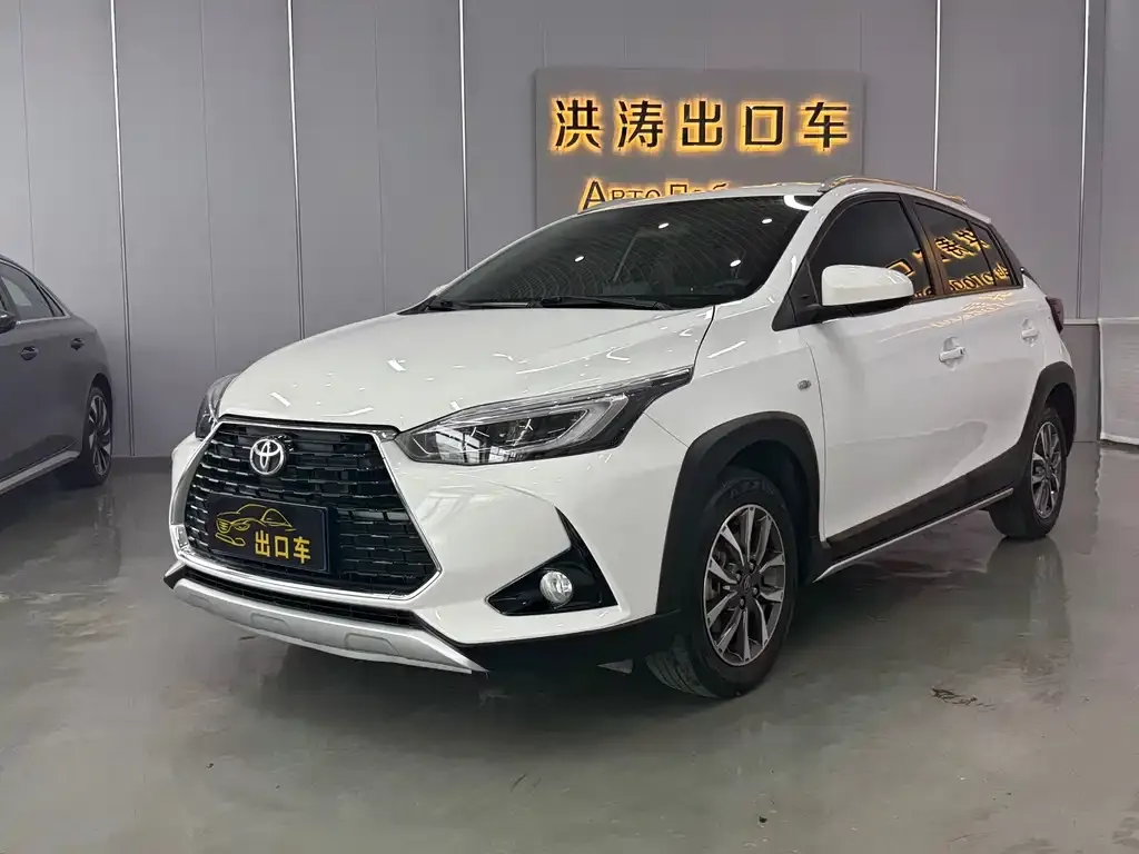 Toyota Yaris L — фото 1