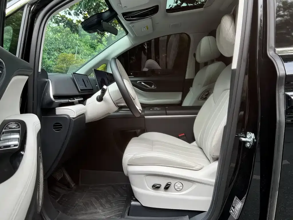 VOYAH Dreamer — фото 10