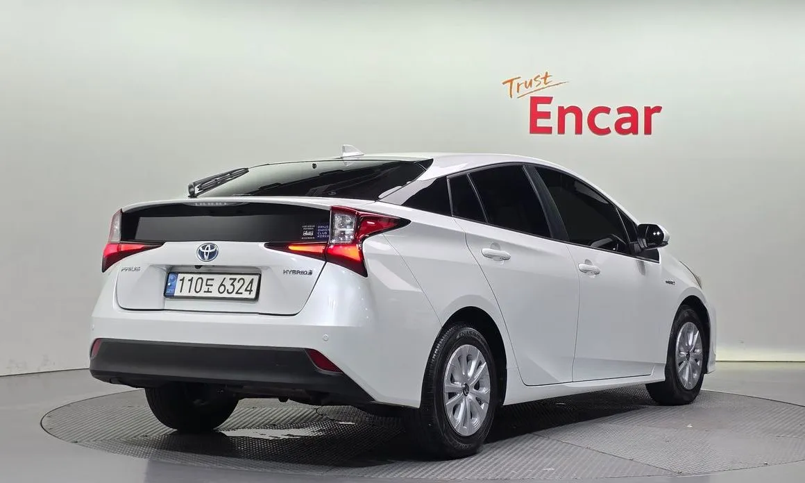 Toyota Prius — фото 5