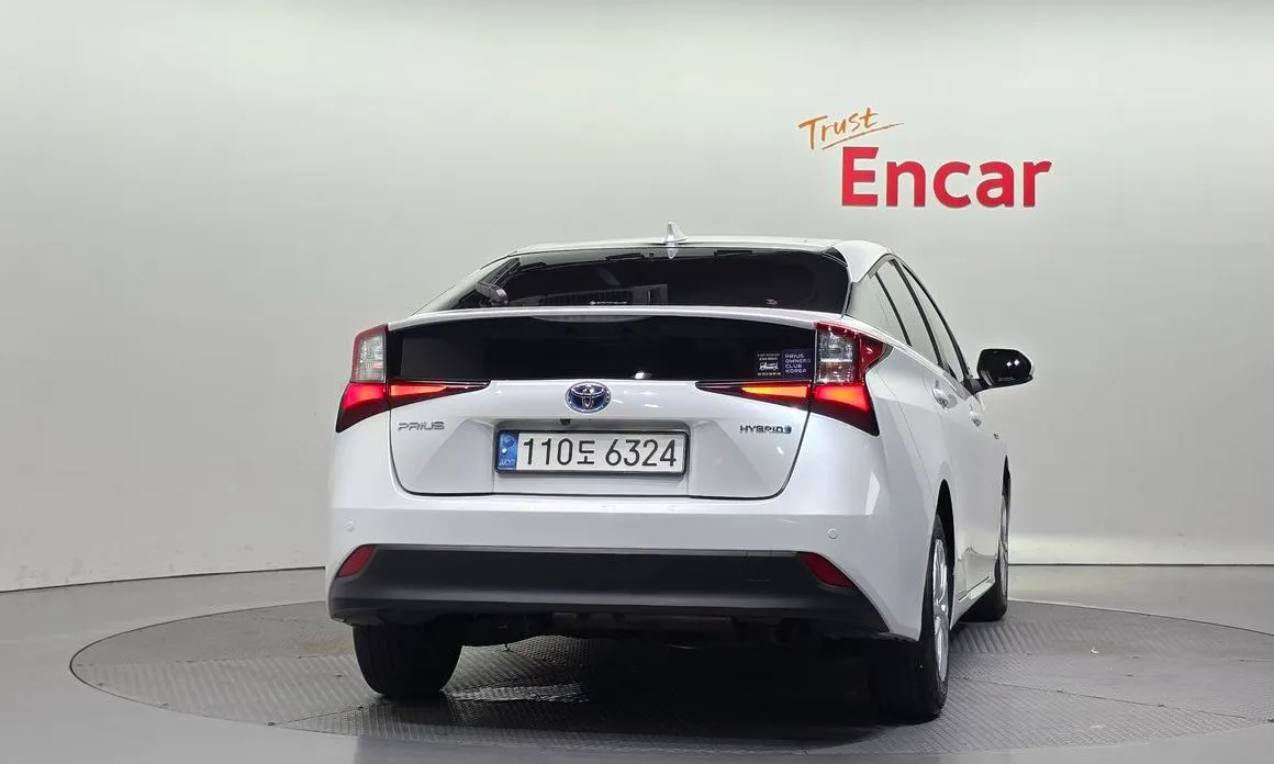 Toyota Prius — фото 7