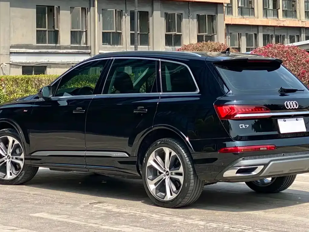 Audi Q7 — фото 8