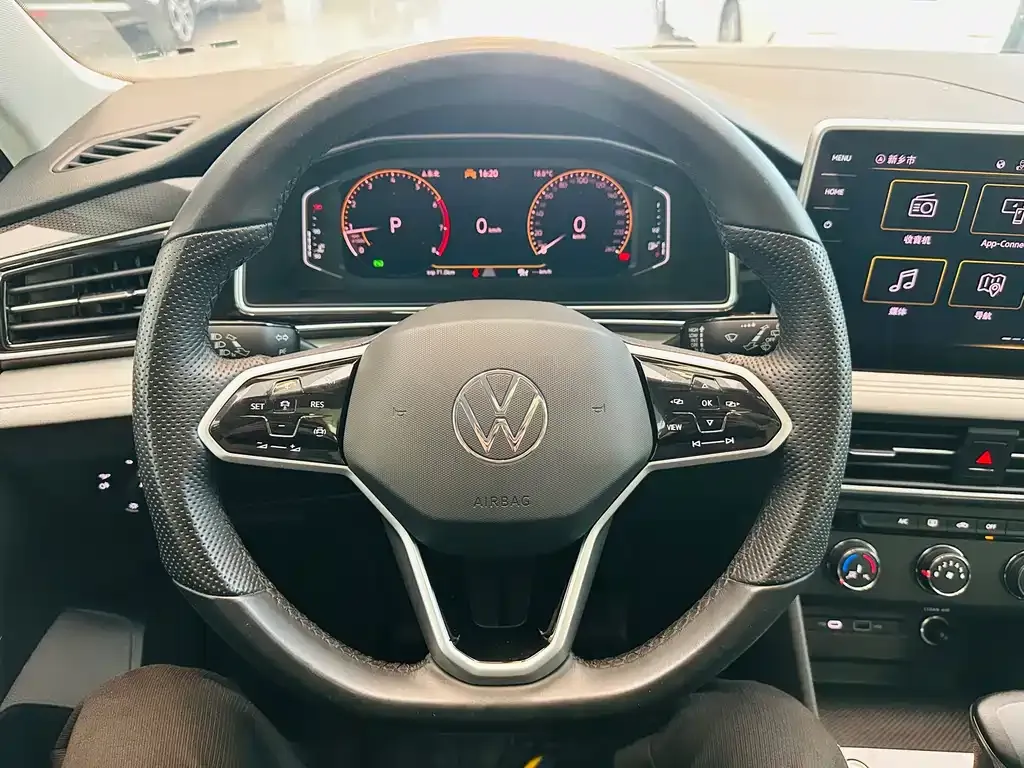 Volkswagen Tiguan L — фото 5