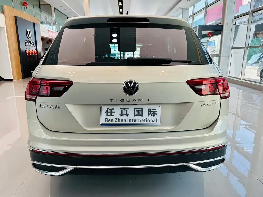 Volkswagen Tiguan L — фото 10