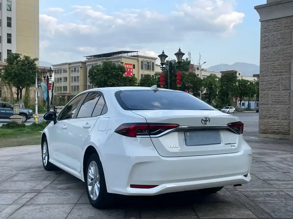 Toyota Corolla — фото 3
