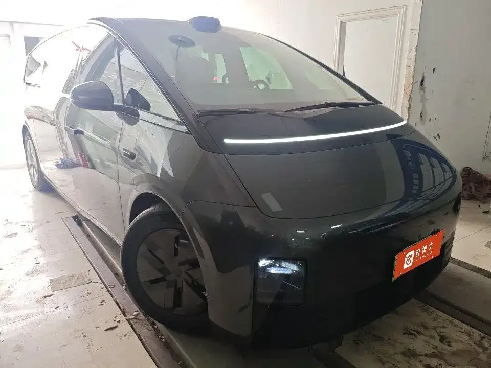 Li Auto MEGA — фото 3