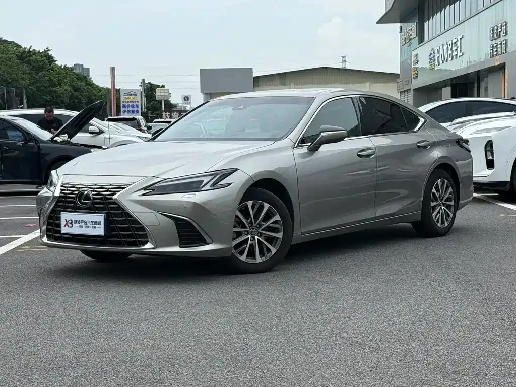 Lexus ES — фото 1