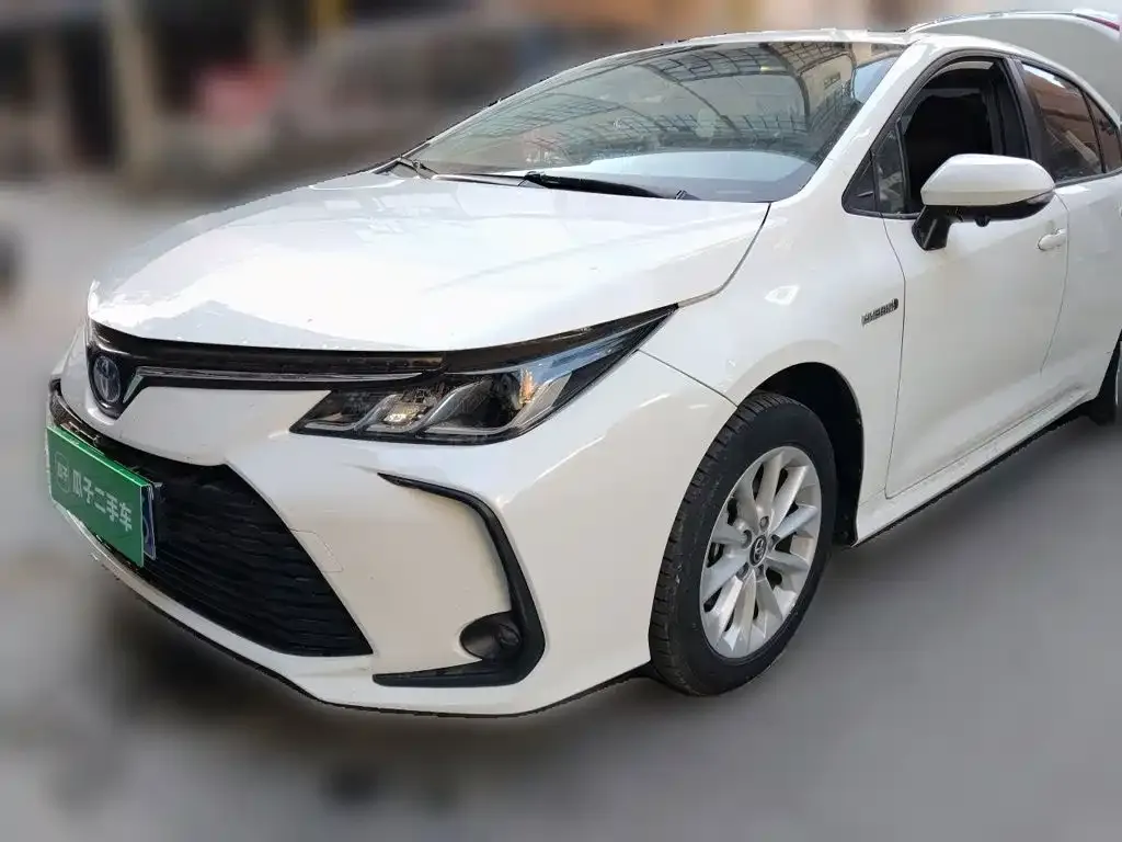 Toyota Corolla — фото 1