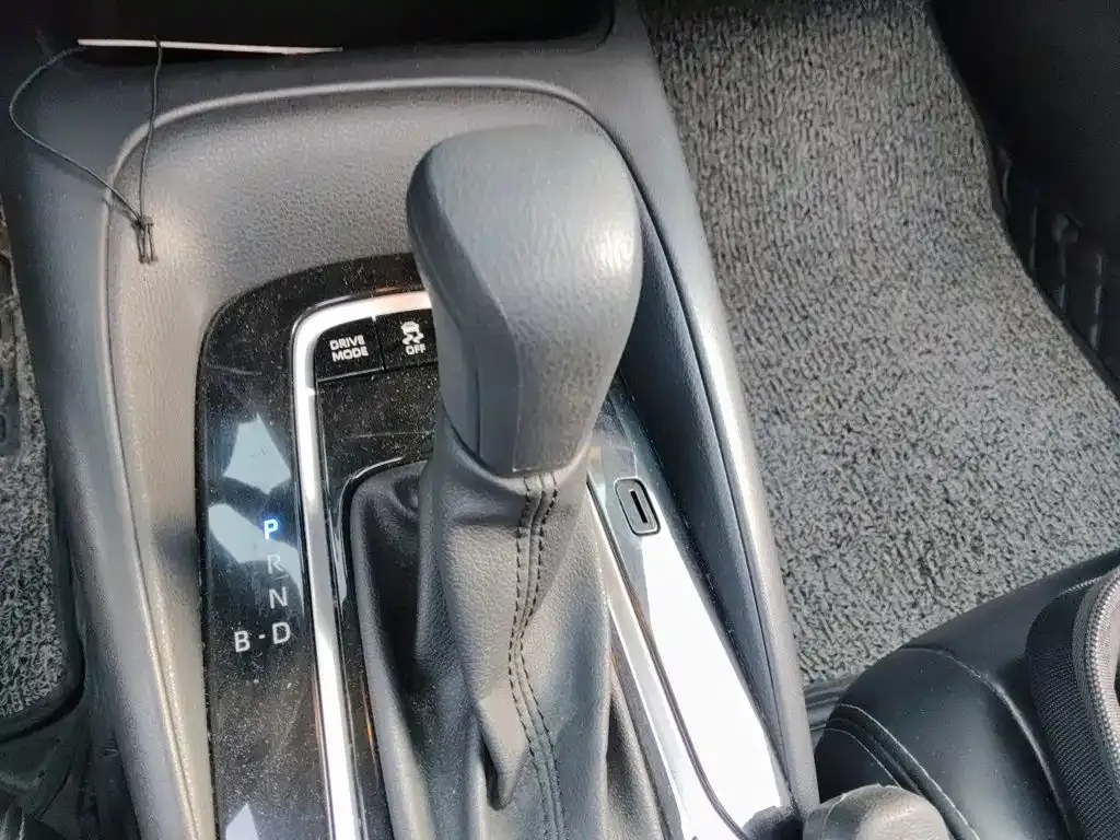 Toyota Corolla — фото 10