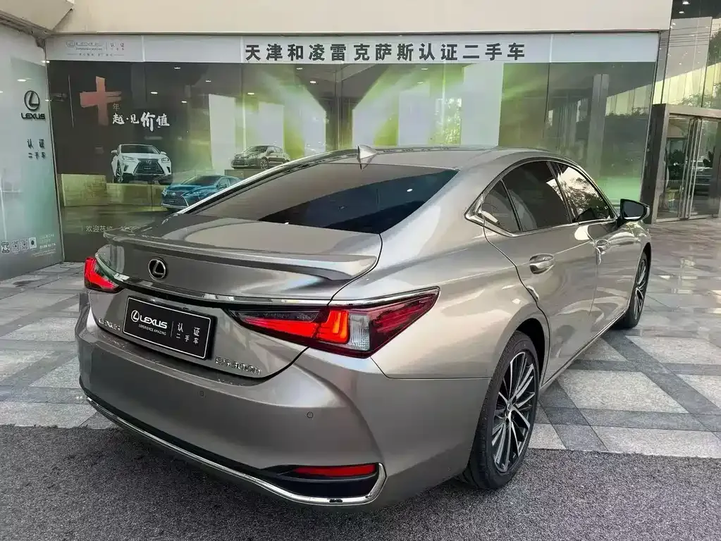 Lexus ES — фото 8