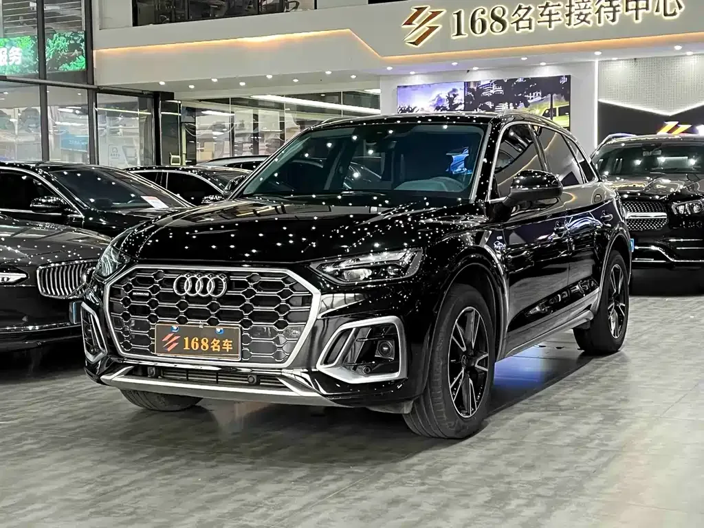 Audi Q5L — фото 1