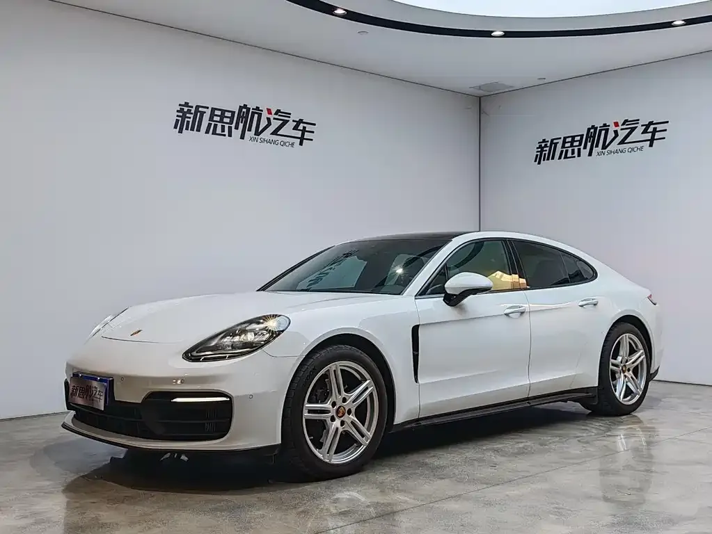 Porsche Panamera — фото 1