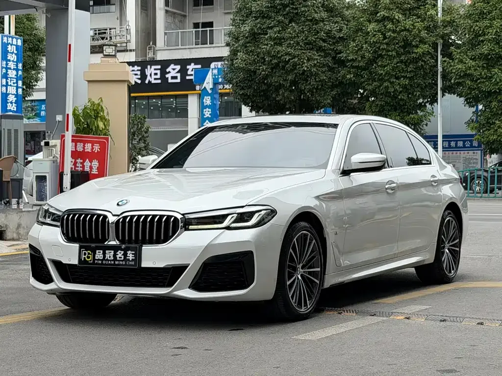 BMW 5 Series — фото 1
