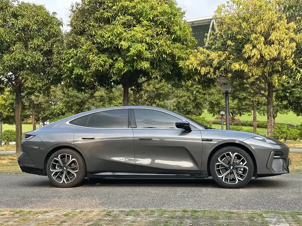Geely Galaxy E8 — фото 8